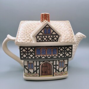 Vintage SADLER Tudor English Country House Teapot