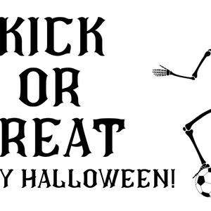 Puede incluir: Ilustraci&oacute;n en blanco y negro de un esqueleto jugando al f&uacute;tbol con el texto "Kick or Treat Happy Halloween!" encima.