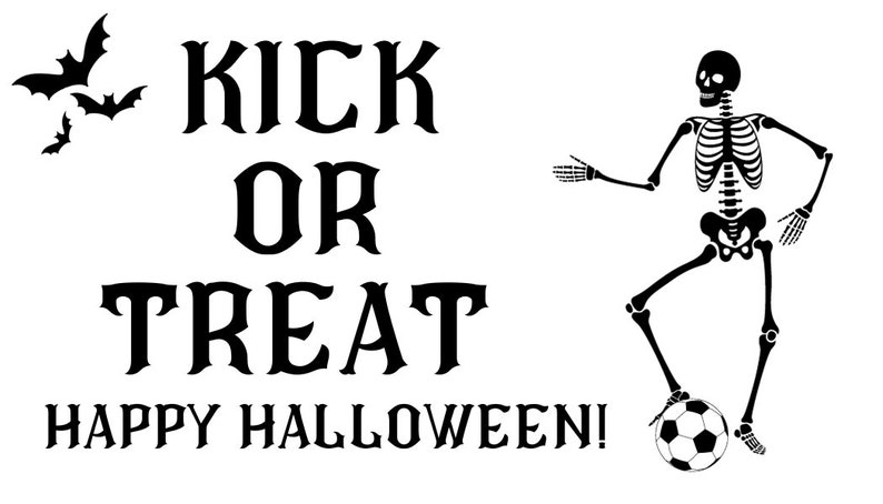 Puede incluir: Ilustraci&oacute;n en blanco y negro de un esqueleto jugando al f&uacute;tbol con el texto "Kick or Treat Happy Halloween!" encima.