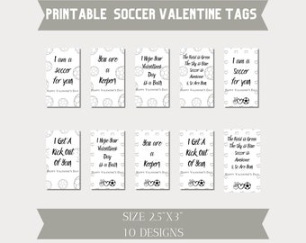 Puede incluir: Diez etiquetas de San Valentín imprimibles con diseños de fútbol. Las etiquetas son en blanco y negro y presentan varios juegos de palabras y refranes relacionados con el fútbol. Las etiquetas miden 2,5 pulgadas por 3 pulgadas.