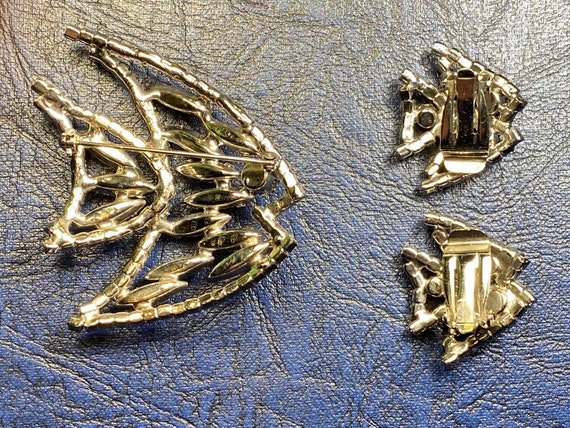 Angelfish brooch and clip-on earrings, orange rhi… - image 8