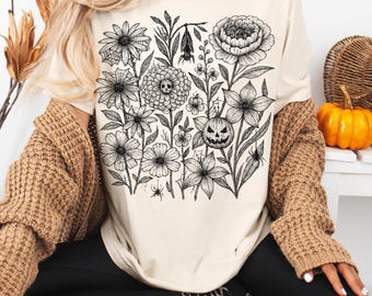 Gothic Blumen Halloween Shirt, Komfort Farben süßes Kürbis T-Shirt, Wildblumen Shirt, Cottagecore Halloween, gruselige Saison, witchy Shirt