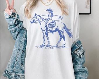 Cowgirl-tröja med kustmotiv, Comfort Colors® vintageinspirerad västerländsk estetik Rodeo-tröja Retro Country-konsert, present till cowgirl, hästtröja