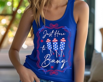 Camiseta sin mangas "Just Here to Bang", divertida del 4 de julio, de fuegos artificiales, humorística para adultos, con mensaje de independencia, regalo patriótico estadounidense