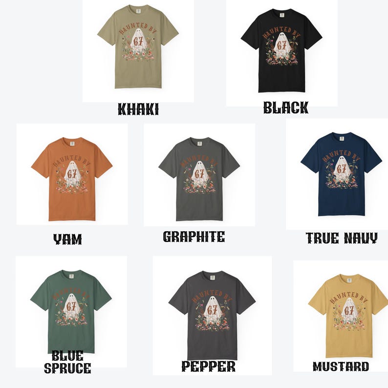 Puede incluir: Una colecci&oacute;n de camisetas de manga corta en varios colores, cada una con un dise&ntilde;o de fantasma y el texto "HAUNTED BY 67". Los colores incluyen caqui, negro, yam, grafito, azul marino, abeto azul, pimienta y mostaza.