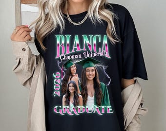 Benutzerdefiniertes Abschlussfeier 2026-Shirt, benutzerdefiniertes Bootleg-Shir, Abschlussfeier-Foto-T-Shirt, Komfortfarben-Graduiertengeschenk, personalisiertes Abschlussgeschenk, Klasse von 2026