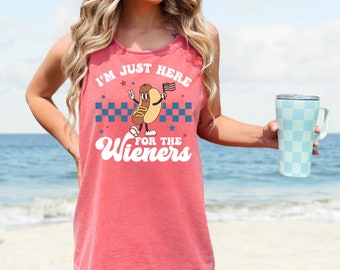 Estoy aquí para la camiseta sin mangas para perros calientes Wieners, camisa del 4 de julio, camiseta divertida para perros calientes, camiseta retro del Día de la Independencia Comfort Colors® Ajuste relajado