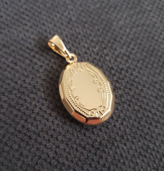 Gold filled oval Locket Pendant, picture photo family jewelry charm art deco locket frame charm