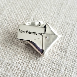 Colgante con medallón de sobre de plata de ley con colgante de mensaje grabado personalizado en forma de corazón, regalo del Día de San Valentín, colgante de carta de amor