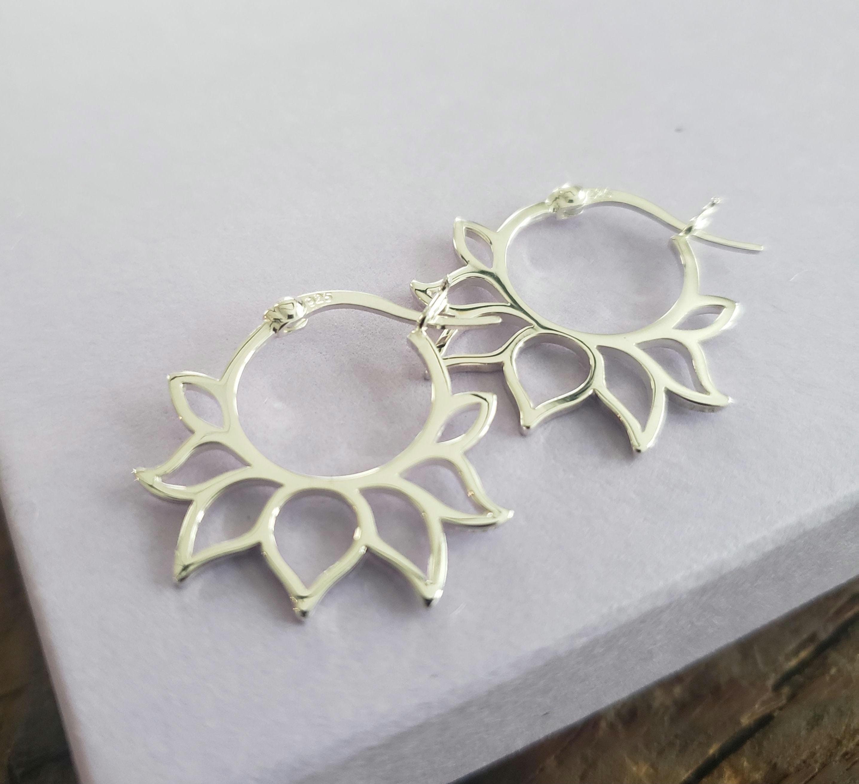 スターリングシルバーの蓮の花びらフープイヤリング、花のフープ、装飾 