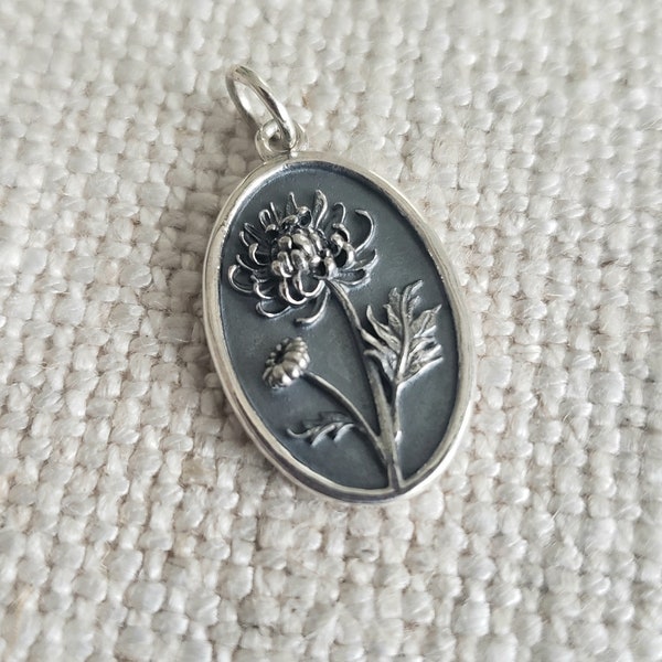 Krysantemumberlocker i sterlingsilver med Novembers födelseblomma i oval ram, födelseblommahänge, födelsedagspresent, graverbart meddelande, mors dag