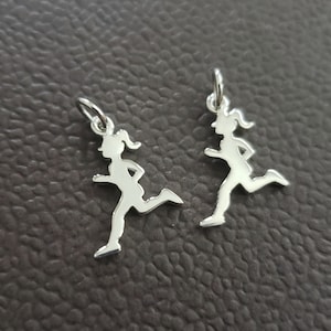 Breloque fille qui court en argent sterling, cadeau d&#39;équipe de course de marathon pour femmes, course de 5 km pour fille fitness