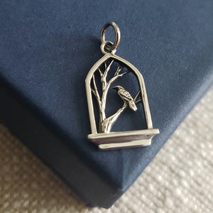 Sterling Silber Rabe im Fenster Charme, dunkle Raben Anhänger, gotischer Schmuck