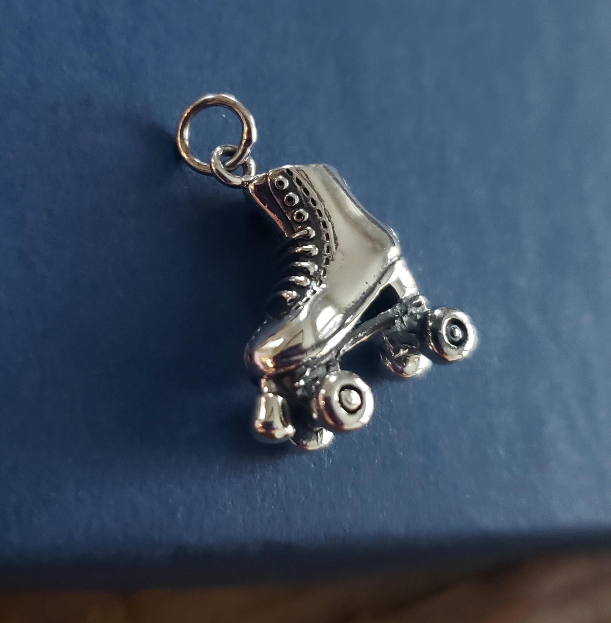 LaBenie Roller Skate Charm Bead – Alloy Dangle Charm For Bracelets & Necklaces (No Gemstone)