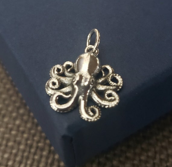 Sterling Silver baby Octopus Charm realistc ocean charm sea creature aquarium jewelry small size octopus squid
