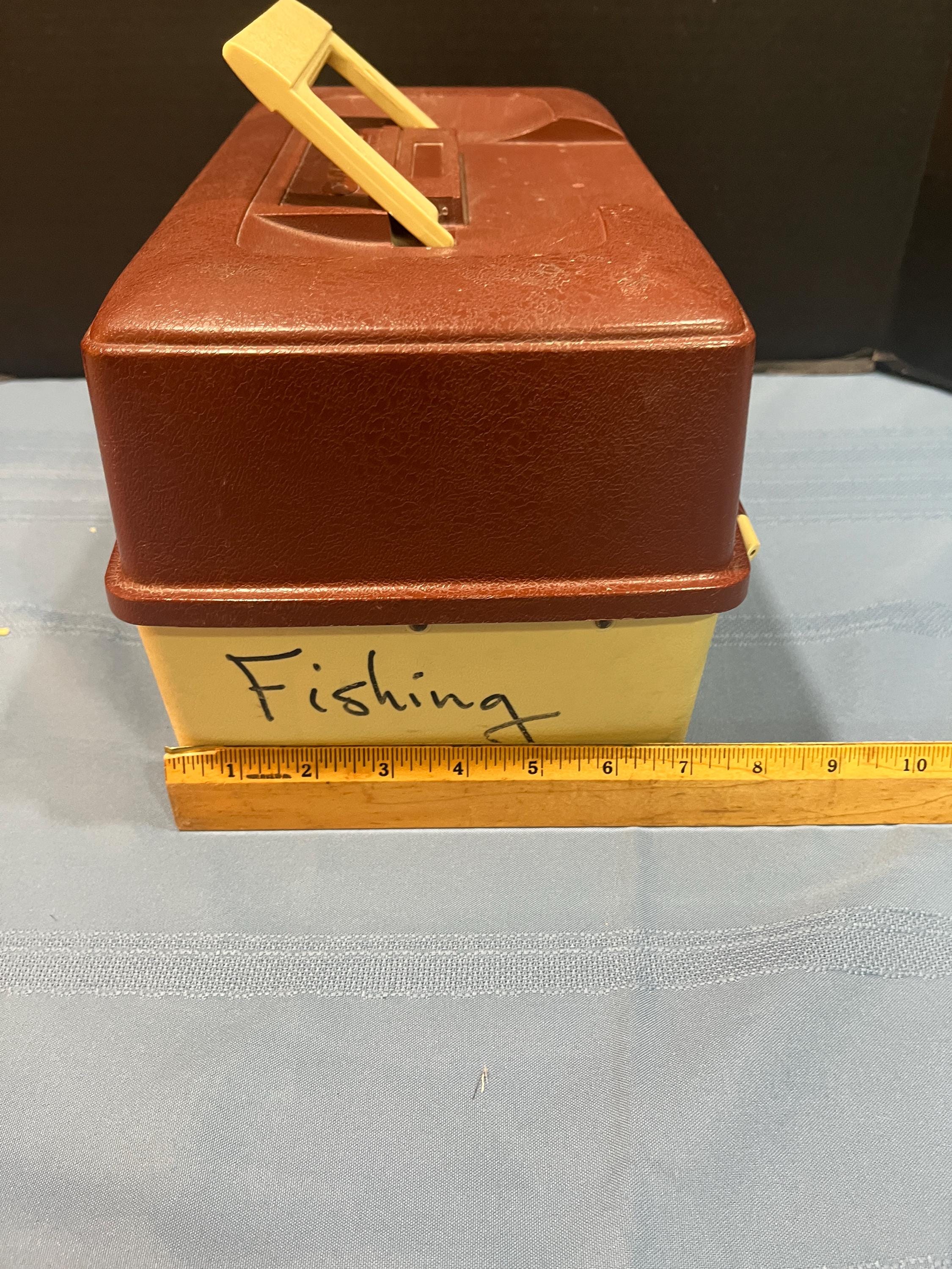 Boîte à Pêche Plano 2 Plateaux – Avec Leurres Vintage, état Fonctionnel