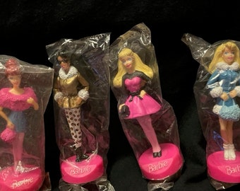 Avon Barbie Stampers mit Block. Puppengriff Barbie Gesicht Stempel Pink Mini Stempelkissen. Wählen Sie: Jeans, Kunstpelz, Ski-Outfits, Cocktailkleid Neu