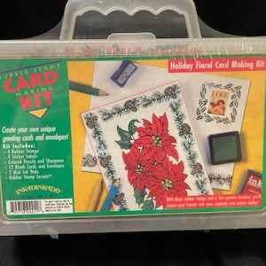 Inkadinkado 1995 Kit de estampado de goma para hacer tarjetas florales navideñas. Flor de Pascua, Alegría para el mundo, Guirnalda y Sellos de acebo. Caja de plástico Nuevo