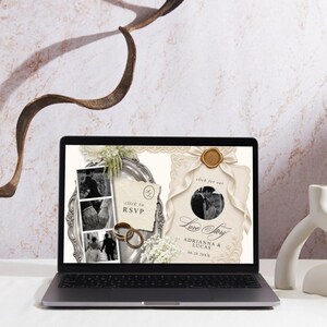 Puede incluir: Una pantalla de port&aacute;til que muestra una invitaci&oacute;n de boda digital con un marco plateado ornamentado, una tira de fotos en blanco y negro, dos anillos de oro y una tarjeta color crema con un sello de cera, texto click to RSVP, Love Story, Adrianna & Lucas, 06.20.20XX.