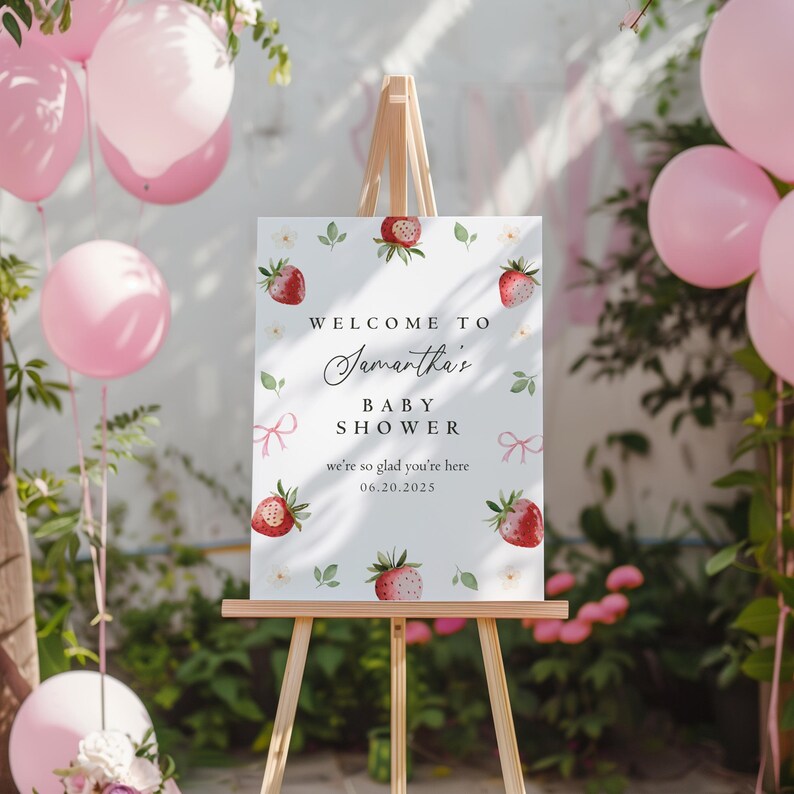 Peut inclure: Panneau d'accueil pour une f&ecirc;te pr&eacute;natale avec un fond blanc et un motif de fraises. Le panneau indique "Bienvenue &agrave; la f&ecirc;te pr&eacute;natale de Samantha, nous sommes ravis de vous accueillir, 06.20.2025".