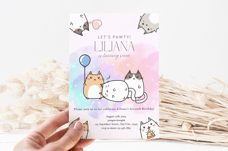 Puede incluir: Una invitaci&oacute;n de cumplea&ntilde;os de acuarela rosa y azul con un tema de gato. La invitaci&oacute;n dice "Let's Pawty! Liliana is turning seven." e incluye la fecha, la hora y la ubicaci&oacute;n de la fiesta.