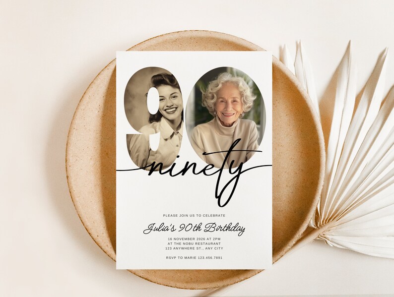 Puede incluir: Una tarjeta de invitaci&oacute;n blanca con texto negro y una foto de una mujer. El texto dice "Por favor, &uacute;nase a nosotros para celebrar el 90 cumplea&ntilde;os de Julia" e incluye la fecha, la hora, el lugar y la informaci&oacute;n de RSVP.