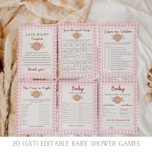 Puede incluir: Un conjunto de seis tarjetas de juegos para baby shower en rosa y blanco con borde de cuadros. Las tarjetas incluyen juegos como "Late Night Diapers" y "The Price is Right". Un sonajero de madera est&aacute; a la derecha. Miden 12,7 cm x 17,8 cm.
