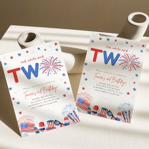 Op de afbeelding: Rode, witte en blauwe verjaardagsuitnodiging met vuurwerk en sterren. De uitnodiging zegt "rood, wit en TWEE" en "Tanners 2e verjaardag!"