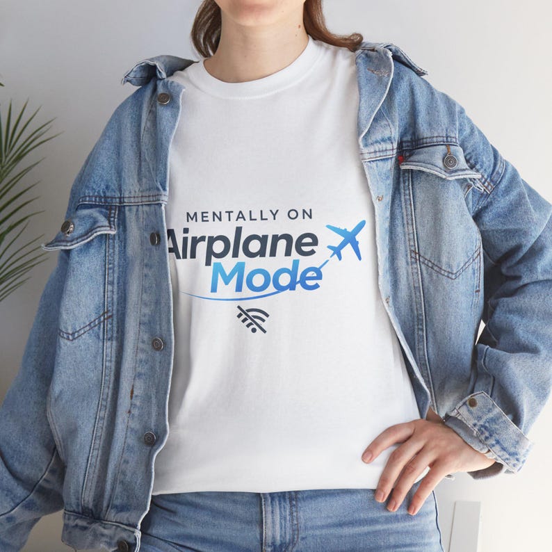Psychisch im Flugzeug-Modus Tee | Reise-Shirt, Flugzeug-Ikone Bild 1