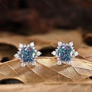 Boucles d'oreilles opale noire Boucles d'oreilles délicates en moissanite Boucles d'oreilles rondes en opale noire Boucles d'oreilles à dos plat Clous vissés Cadeau d'anniversaire minimaliste