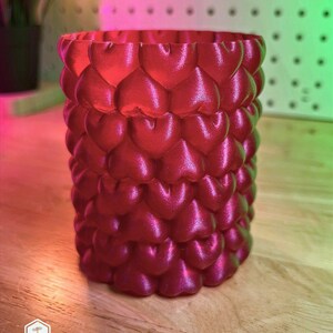 3D-utskriven vas med hjärtan i blom - Hjärtblommande blomkruka bild 3