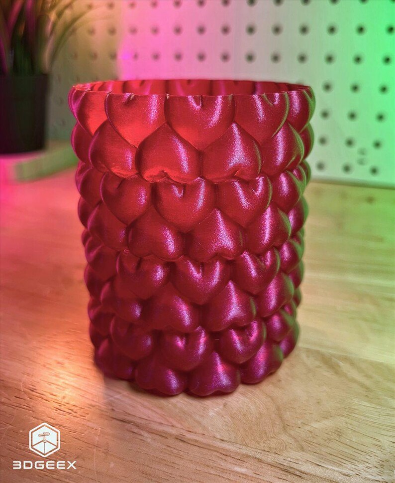 3D-utskriven vas med hjärtan i blom - Hjärtblommande blomkruka bild 3