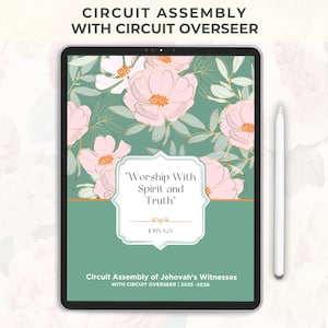 Op de afbeelding: Een digitale tablet toont een bloemenontwerp met roze bloemen en groene bladeren. De tekst "Worship With Spirit and Truth" is te zien, samen met "JOHN 4:24". De tablet bevat ook de tekst "Circuit Assembly of Jehovah's Witnesses" en "2025-2026". Een witte stylus ligt naast de tablet.
