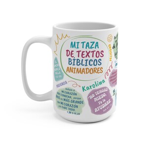 May include: White ceramic mug with a colorful design featuring the text "Mi taza de textos b&iacute;blicos animadores" and inspirational quotes in Spanish. The mug also includes the name "Karolina" and the text "Amor nunca falla 1 Cor 13:8".