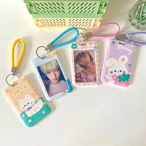 Llavero con soporte para tarjetas fotográficas KPOP / Llavero con colgante de foto / Tamaño de viaje / Almacenamiento para tarjetas fotográficas / Mini organizador / Idea de regalo / Estuche con cordón
