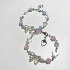 Bracciale Coquette / Gioielli dell'amicizia / Accessori perle con fiocco in rilievo / Gioielli minimalisti / Perline con ciondoli a stella / Idea regalo / Fatto a mano immagine 9