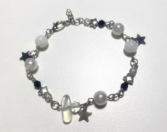 Bracelet étoile de l'an 2000 | Bijoux grunge | Bijoux en perles | Accessoires de perles minimalistes | Perles nacrées | Breloques en argent | Idée cadeau | Fait main