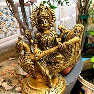 Gayatri Devi Brass Statue – Hindu Goddess of Wisdom nd Light | Vedic Deity for Home Temple & Puja 3.5 inch