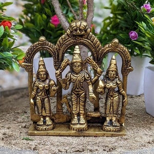 Bhunes Murugan And His Two Devi’S – Valli And Devasena Or Devayani, Panchdhatu Lord Karthikeyan With Devi Statue, Gold, 4 Inch