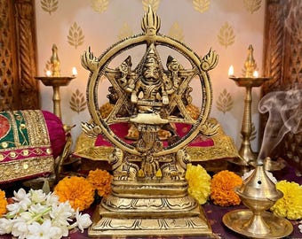 Estatua de latón de Vishnu Narasimha Chakrathalwar: decoración de templo hindú