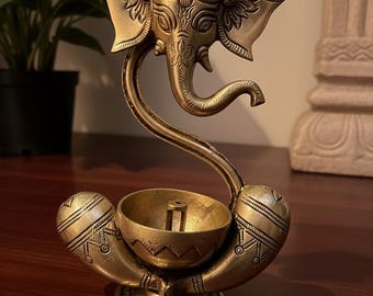 Om Ganesh Deepak aus Messing – Dekorative Diya für spirituelle Heimdekoration