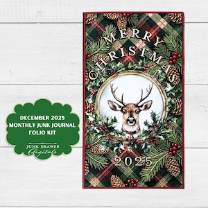 Puede incluir: Kit de folio de diario basura navideño. La portada presenta una ilustración de ciervo dentro de una corona, el texto "Merry Christmas 2025" y un patrón de cuadros. Incluye tarjetas de calendario, papeles, etiquetas y una guía escrita.