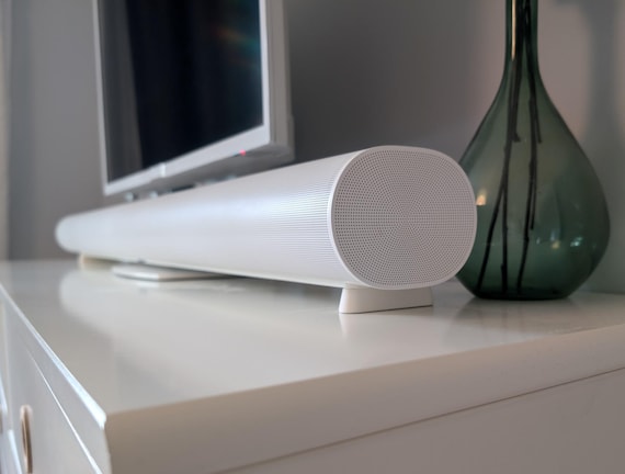 Sonos Arc & Arc Ultra ライザースタンド – サウンドバーを最適な高さ