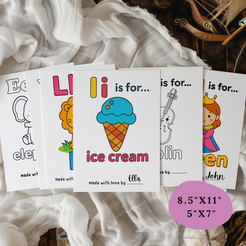 Pu&ograve; includere: Un gruppo di biglietti bianchi con illustrazioni e testo. I biglietti presentano le lettere E, L, I e altre lettere, con immagini di un elefante, un leone e gelato. Il testo "ice cream" &egrave; sotto un cono gelato blu. I biglietti misurano 21,6 cm x 27,9 cm e 12,7 cm x 17,8 cm.