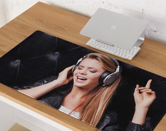 Large Gaming Mouse Pad, Extended Desk Mat, Non-Slip Rubber Base