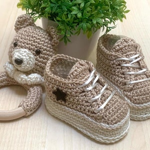 Baskets bébé personnalisées au crochet faites main, chaussures pour berceau, chaussures bébé au crochet, baskets au crochet comme cadeau de naissance image 2