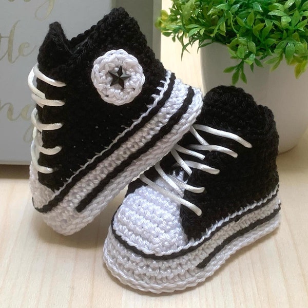 Chaussons bébé noirs au crochet unisexe, cadeau de baby shower pour garçon et fille, chaussures de bébé au crochet non sexiste