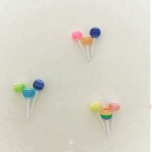 Adorable mini lollipops