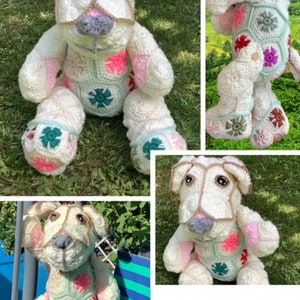Amigurumi. Elegantes, gehäkeltes, großes Hunde-Plüschtier (mit kleinen afrikanischen Blumenmustern).