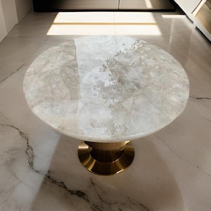 Luxury White Quartz Round Table – Elegant Polished Stone Tabletop Modern Dining & Coffee Table for Home and Office Décor Furniture